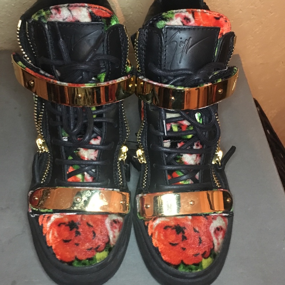 LIMITED EDITION Giuseppe Zanotti Rose Sneakers